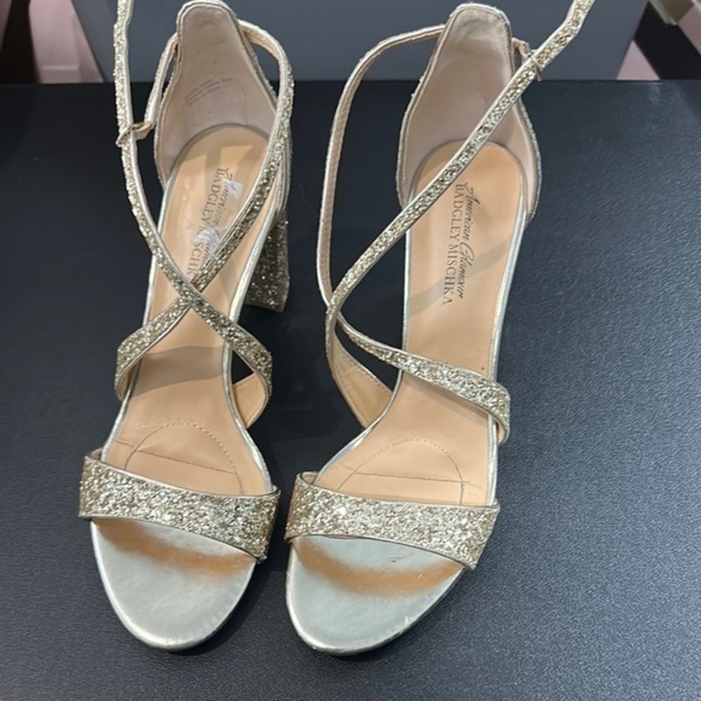 Badgley Mischka women’s gold metallic open toe Strappy square heels size 9